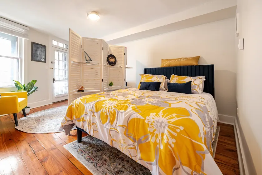 Naptown's Nauti Apartment - Image 1