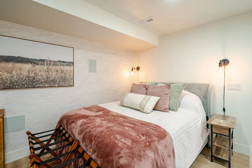 Cozy retreat- car rental available as well! - Image 1