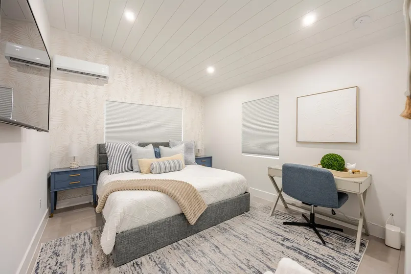 Coastal Retreat - 5th Ave & Beaches 10 min away - Image 1