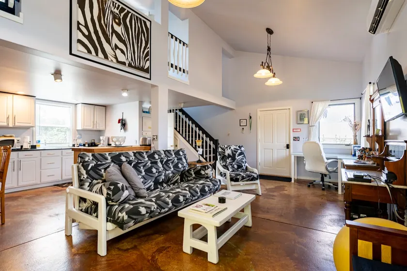 Elegant open loft style living space/UO-10 blocks - Image 1