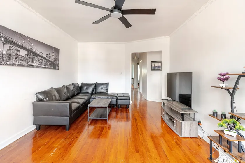 NYC Gateway | 3BR Near LGA & JFK | Subway to City - Image 1