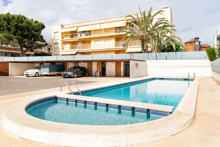 Beach and relaxation in Roda de Barà - Image 1