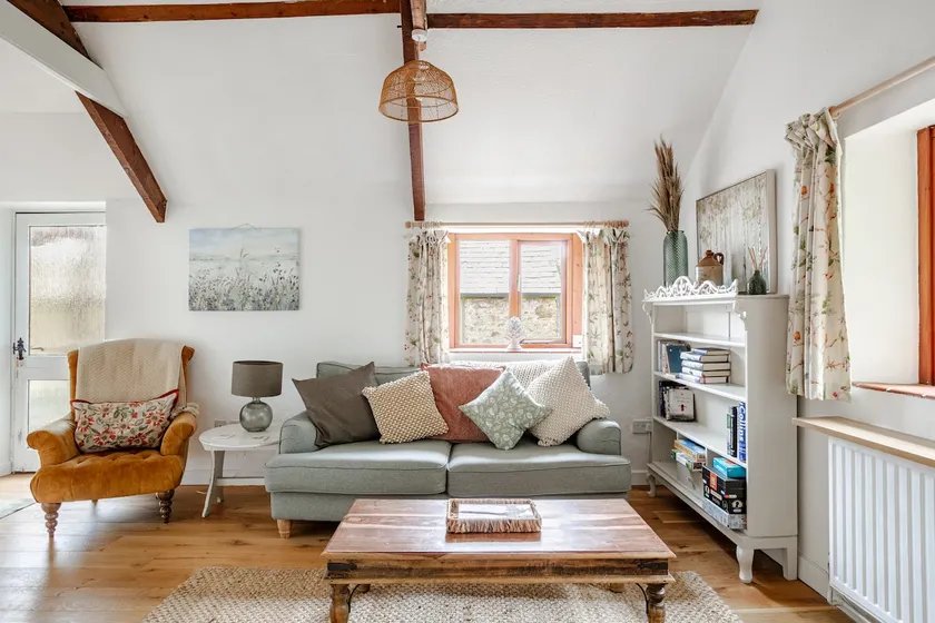 Cosy character Dartmoor barn conversion - Image 1