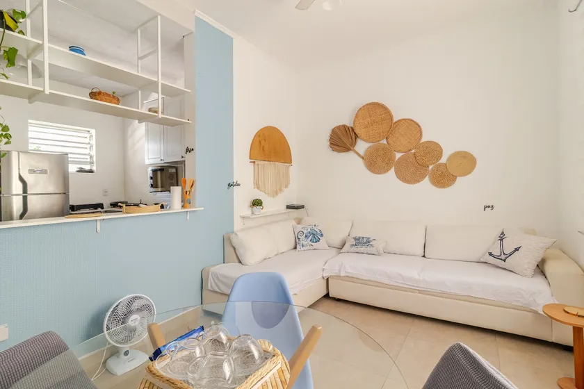 Spacious apartment one block from the beach - Image 1