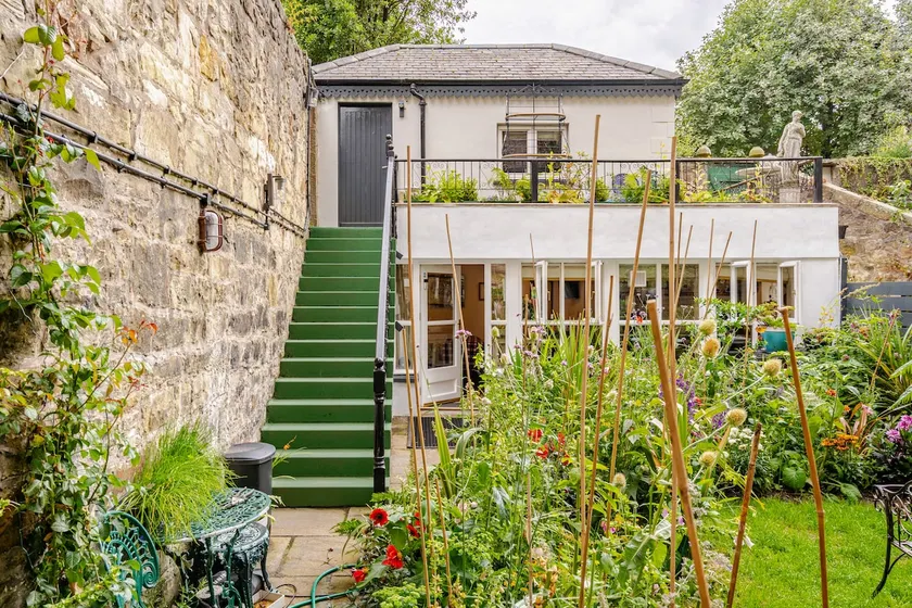 Scotland Street Stylish Garden Studio Pvt Entrance - Image 1