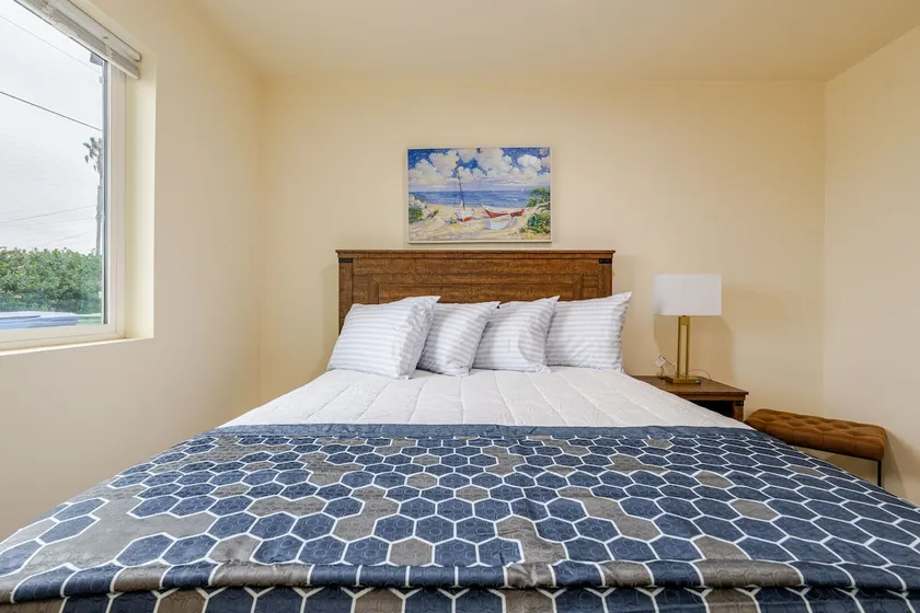 Your Beach Base & downtown • Queen Bed Retreat 30+ - Image 1