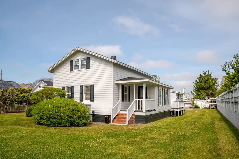 Historic Menhaden Cottage for Families - Image 1