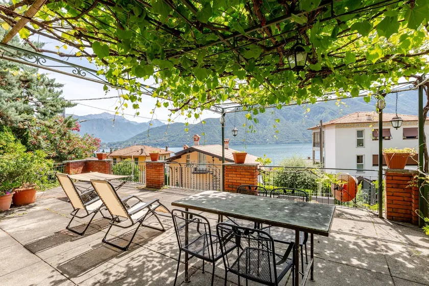 BETH'S GARDEN - Private garden & amazing lake view - Image 1