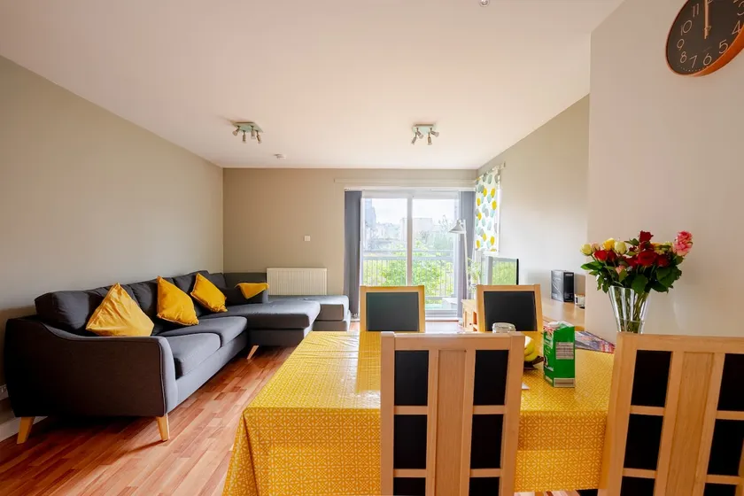 SpaciousHome near Royal Mile free Parking& Balcony - Image 1