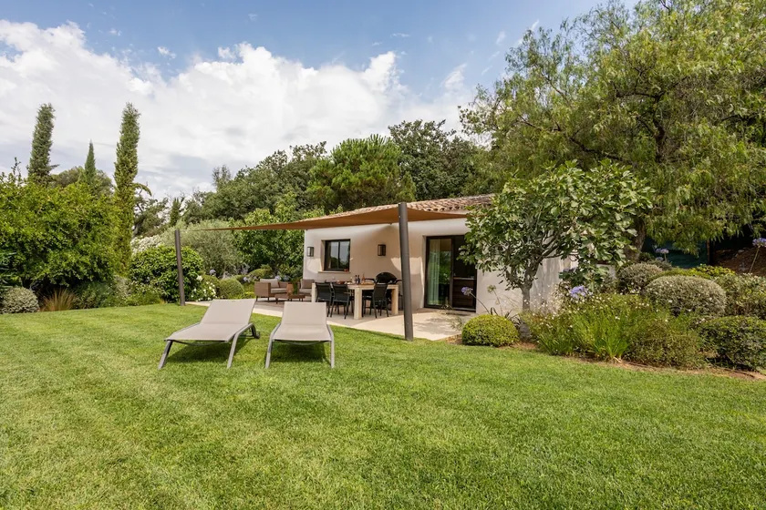 New house on the Saint-Tropez peninsula - Image 1
