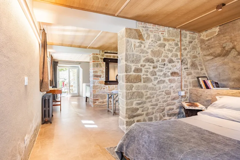 PIPPO'S LITTLE RESORT/2 - Image 1