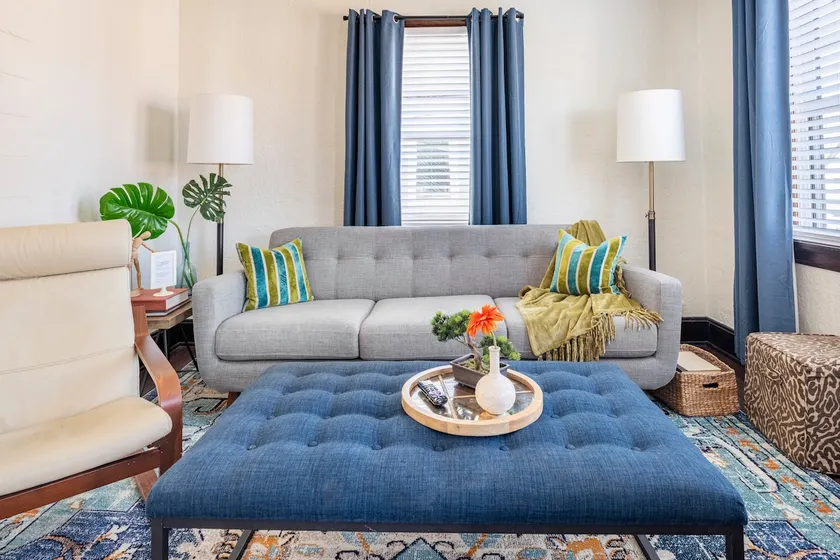Snuggle up at a Homey Haven in Energetic Oakley/Hyde Park - Image 1