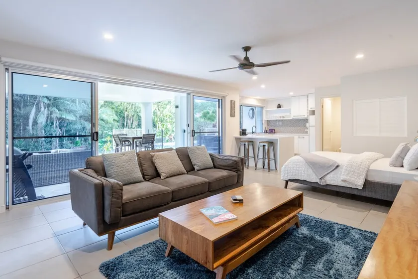 Luxurious studio with HOT TUB in Noosa Hinterland - Image 1
