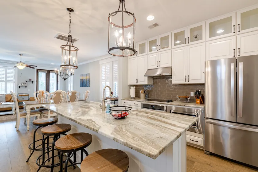 Bright & Airy 3 Bdrm/3.5 Bath Home - Image 1