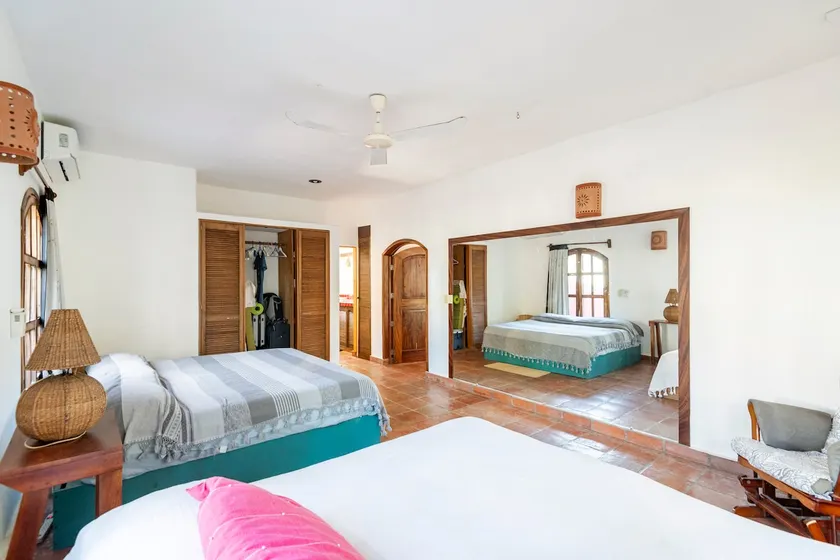 Stylish and HUGE home -1 Minute walk to the beach - Image 1