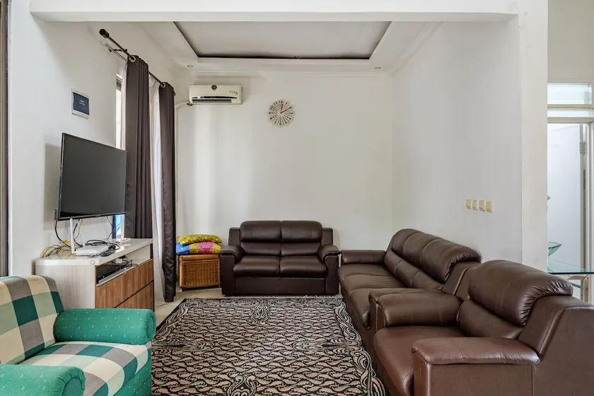 Sentul City 5 Bedrooms Vacation House - Image 1