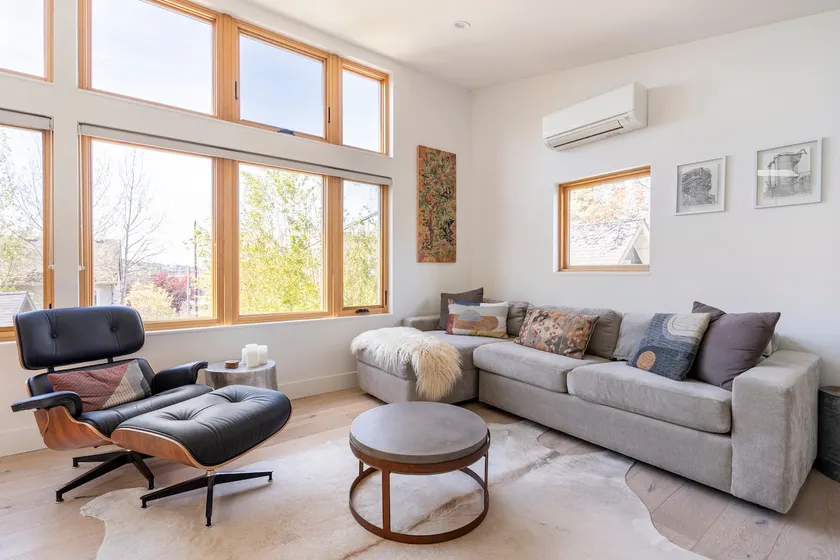 Architectural Gem, Light-filled, Modern & Cosy - Image 1