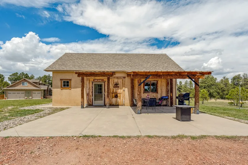 Still Water Ranch-Private house located on 60 acre Horse farm - Image 1