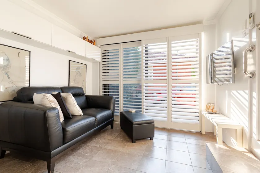 Stylish, close to Airport and St George Hospital - Image 1