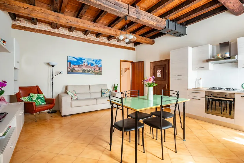 APARTMENT IN THE HISTORICAL CENTER OF MANTUA - Image 1