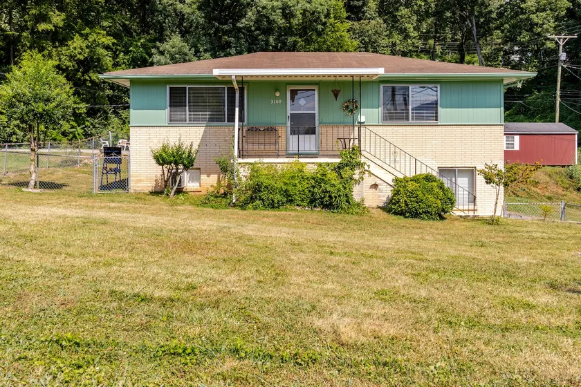 WATKINS Home/fenced yard for dogs, downtown 4.3 mi - Image 1