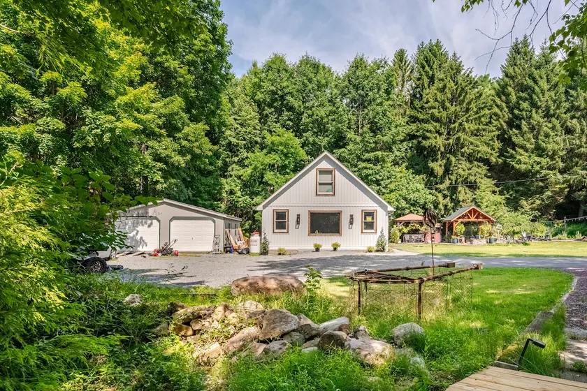 Brookside Retreat - Image 1