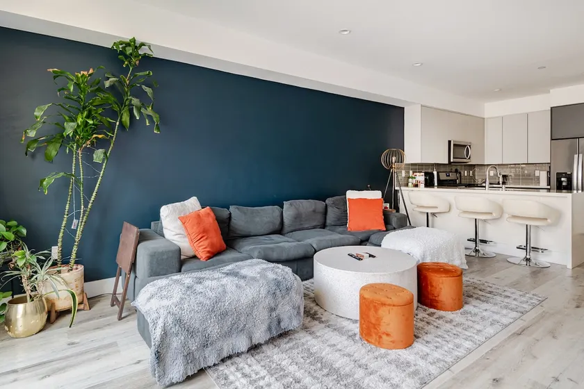 1BD Noho Luxury Apartment - Image 1