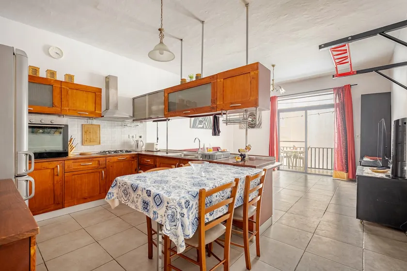Bugibba luxury groundfloor close to sea and shops - Image 1
