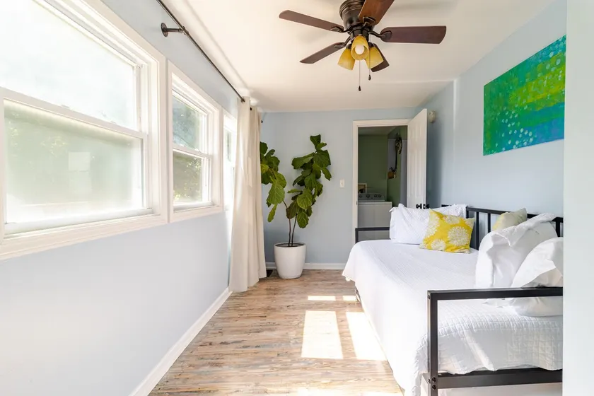 Kid-friendly 3/2 Home, 3 Mins to Downtown + Deck - Image 1