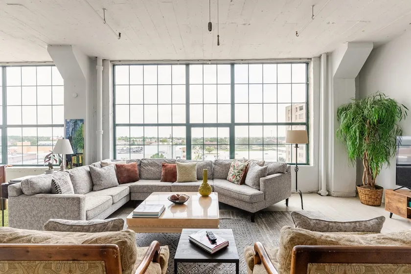 ❤Amazing Downtown Loft ✔ Parking ✔King Bed ✔ View - Image 1