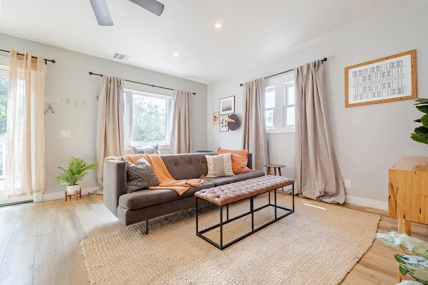 Minty Fresh Apartment With Large Deck - Image 1