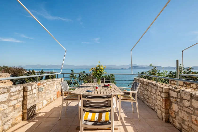 Seafront apartment in Kiveri, near Nafplion. - Image 1