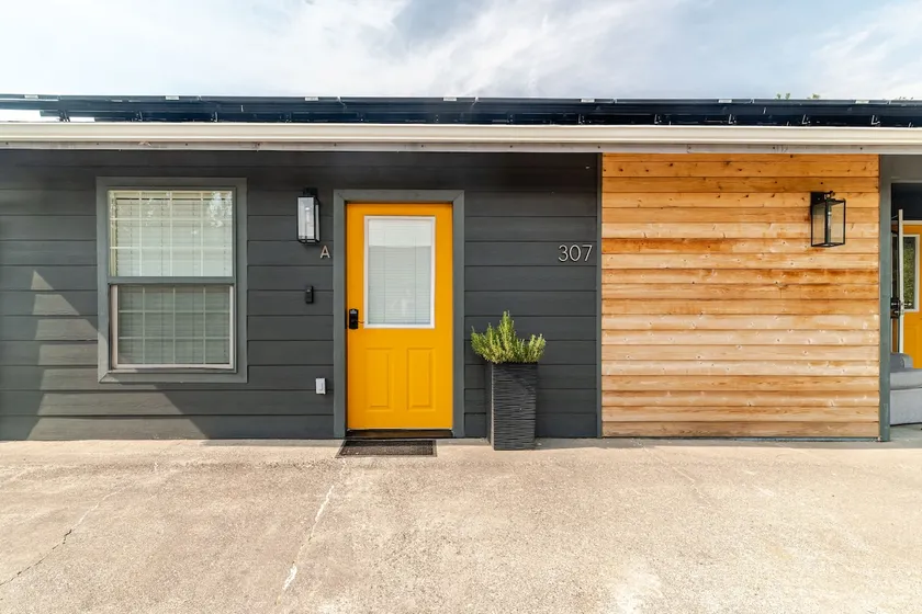 Immaculate, Cozy Home in the Heart of Downtown - Image 1