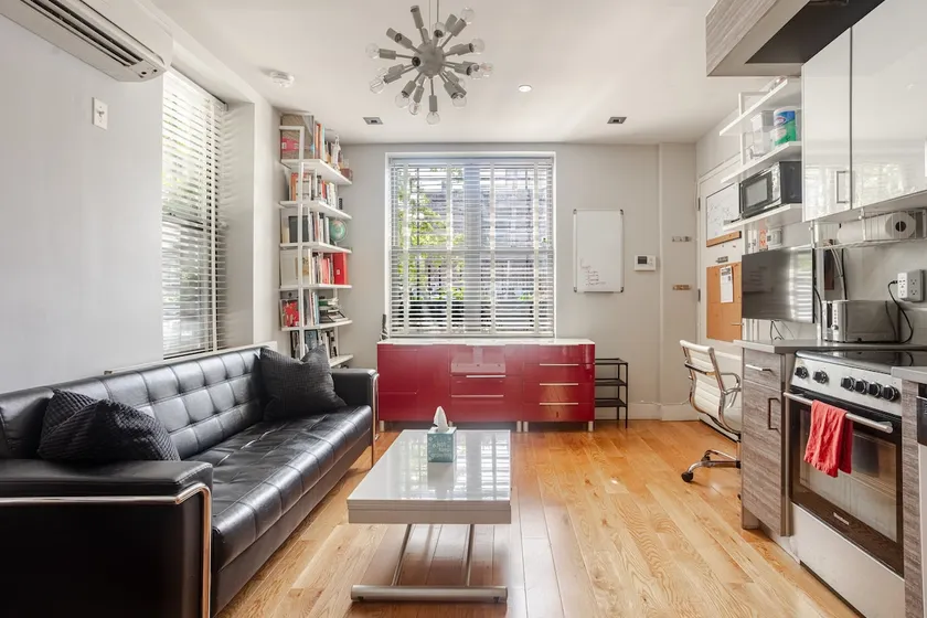 Modern 1 BR Apt, Rooftop & Gym in Williamsburg - Image 1
