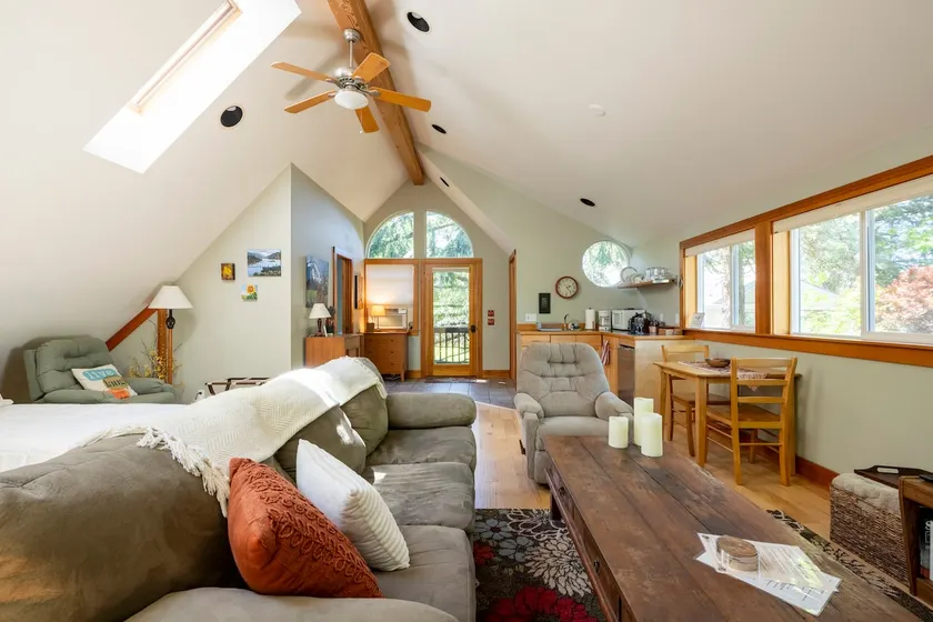 ”Just Right” Suite in the Trees - Image 1