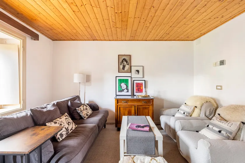 Vintage townhouse in village centre. Free wifi - Image 1