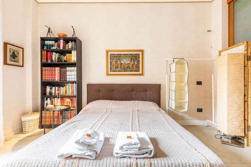 Luxury apartment in Naples with italian breakfast - Image 1