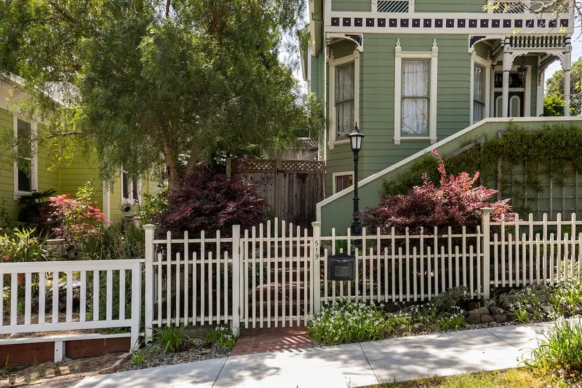 Victorian Garden Apartment - walk to downtown - Image 1