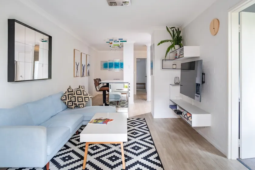 Modern Riverside Apartment with Pool - Image 1