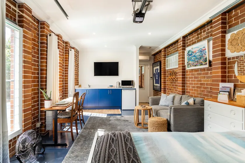 Self contained Studio with pool near beaches - Image 1