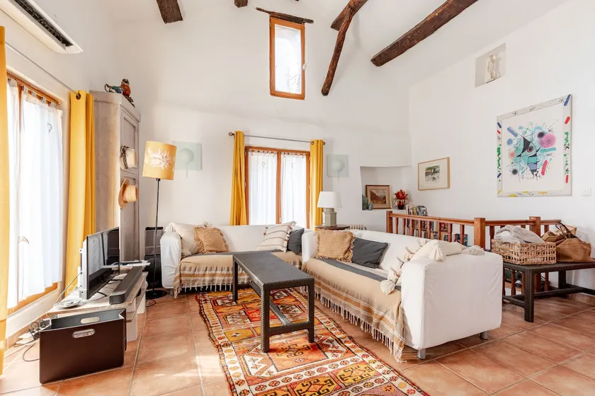 Style, comfort & coziness in quiet French hamlet - Image 1