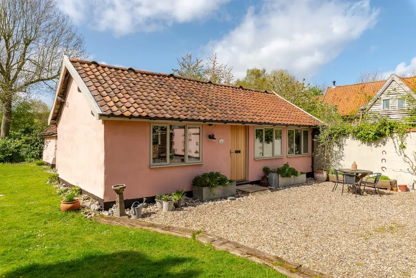 The Old Dairy, a rural Norfolk hideaway - Image 1