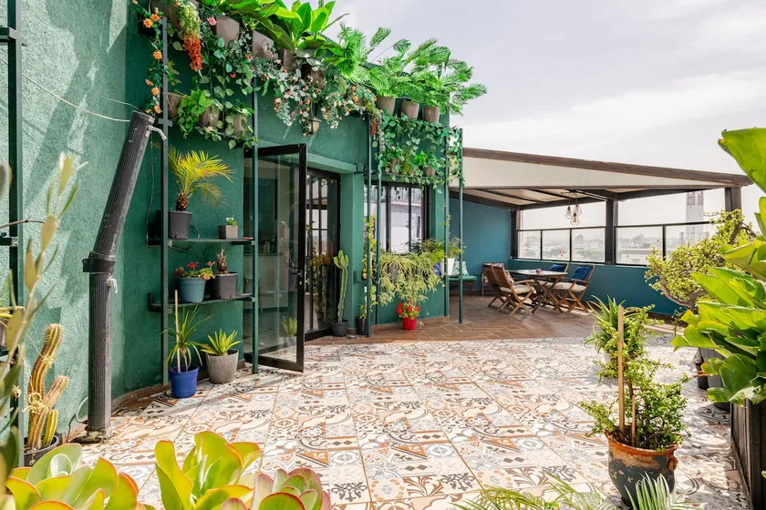 The best green terrace in the city art deco flat - Image 1