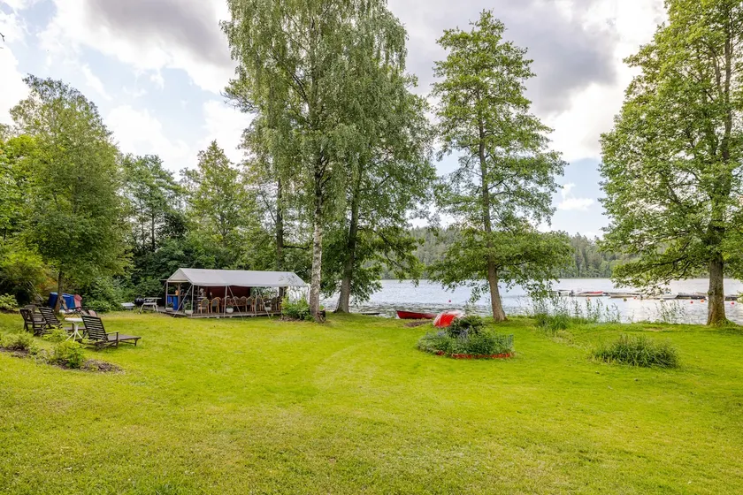 Private guesthouse in large garden by the lake Uttran - Image 1