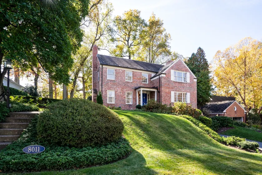 Exclusive Home in Upscale Chevy Chase - Image 1