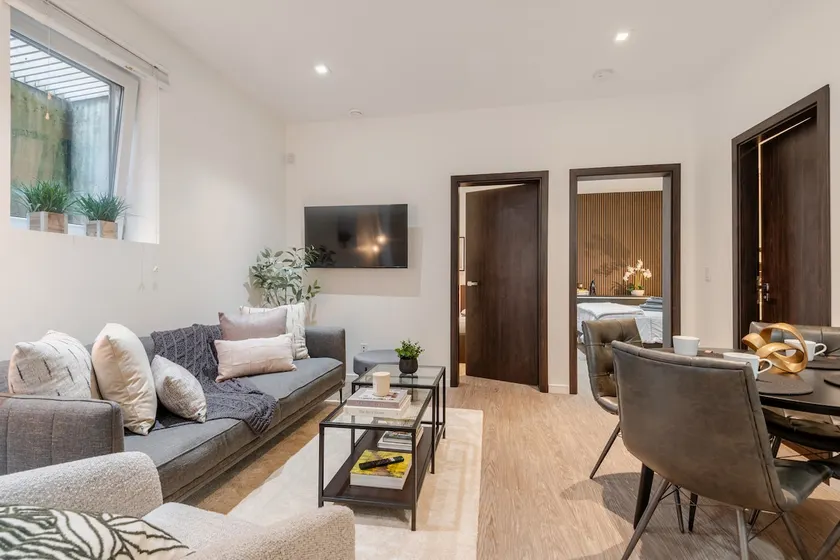 New Reno / Walk Score 80 / 2Bed Suite / Kitch /W/D - Image 1