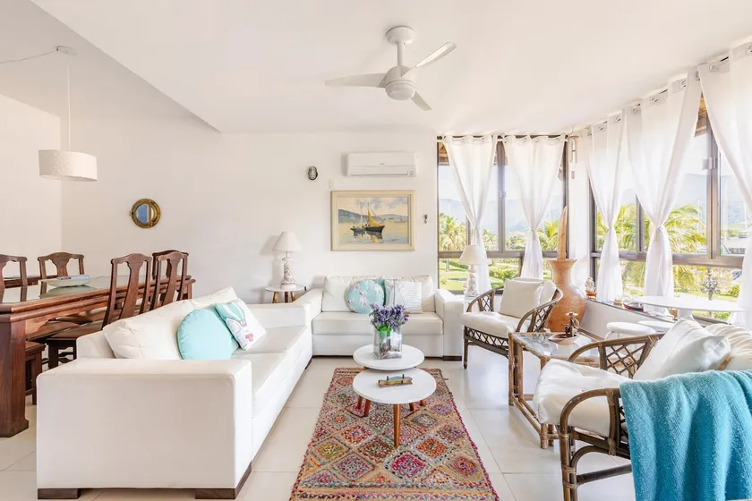 Bayfront 3-bedroom Duplex Apartment - Image 1