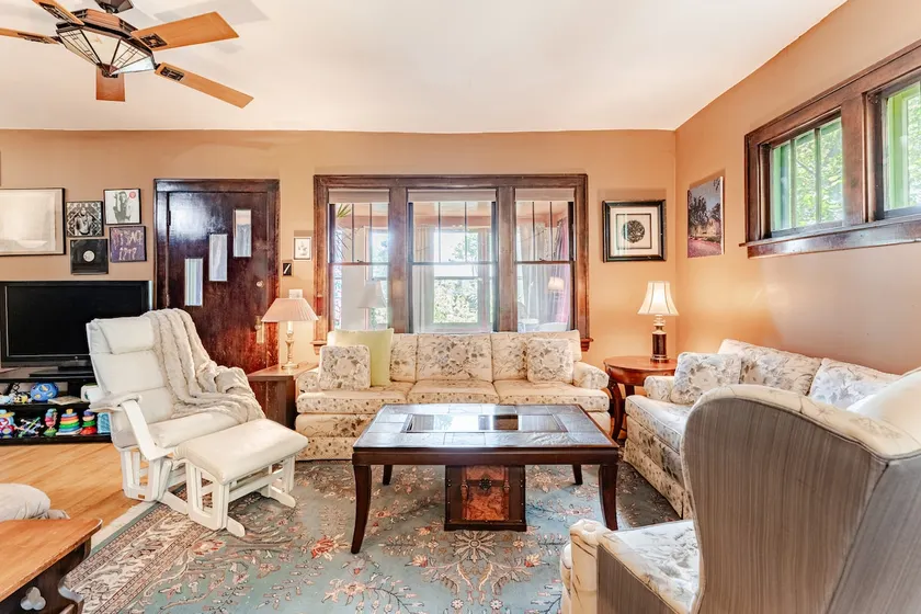 The Cedar: A Warm, Guest-friendly residence. - Image 1
