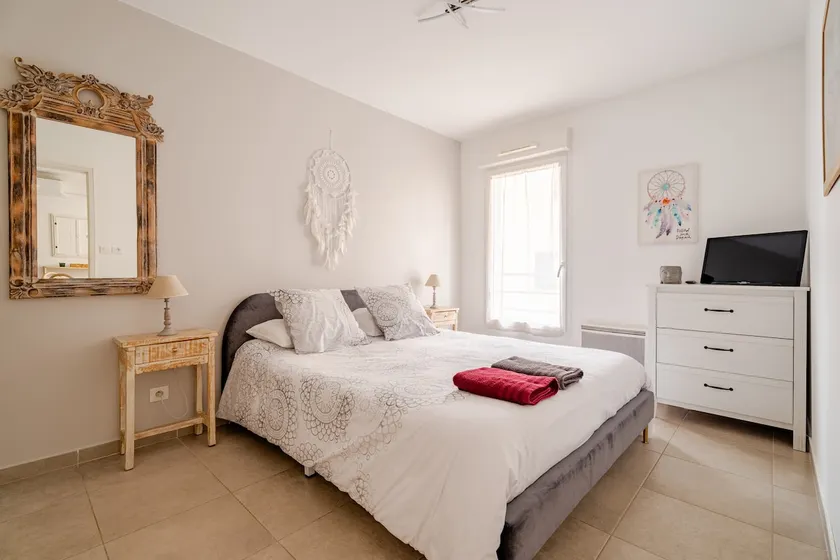 Charming new 2-room apartment, La Londe-les-Maures - Image 1
