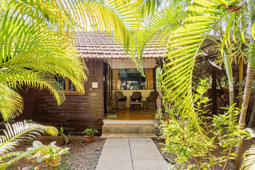 Spacious Wooden Cottage 50 meter from sea - Image 1